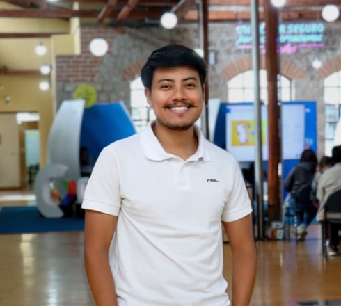 pool community red social universitaria con soluciones reales